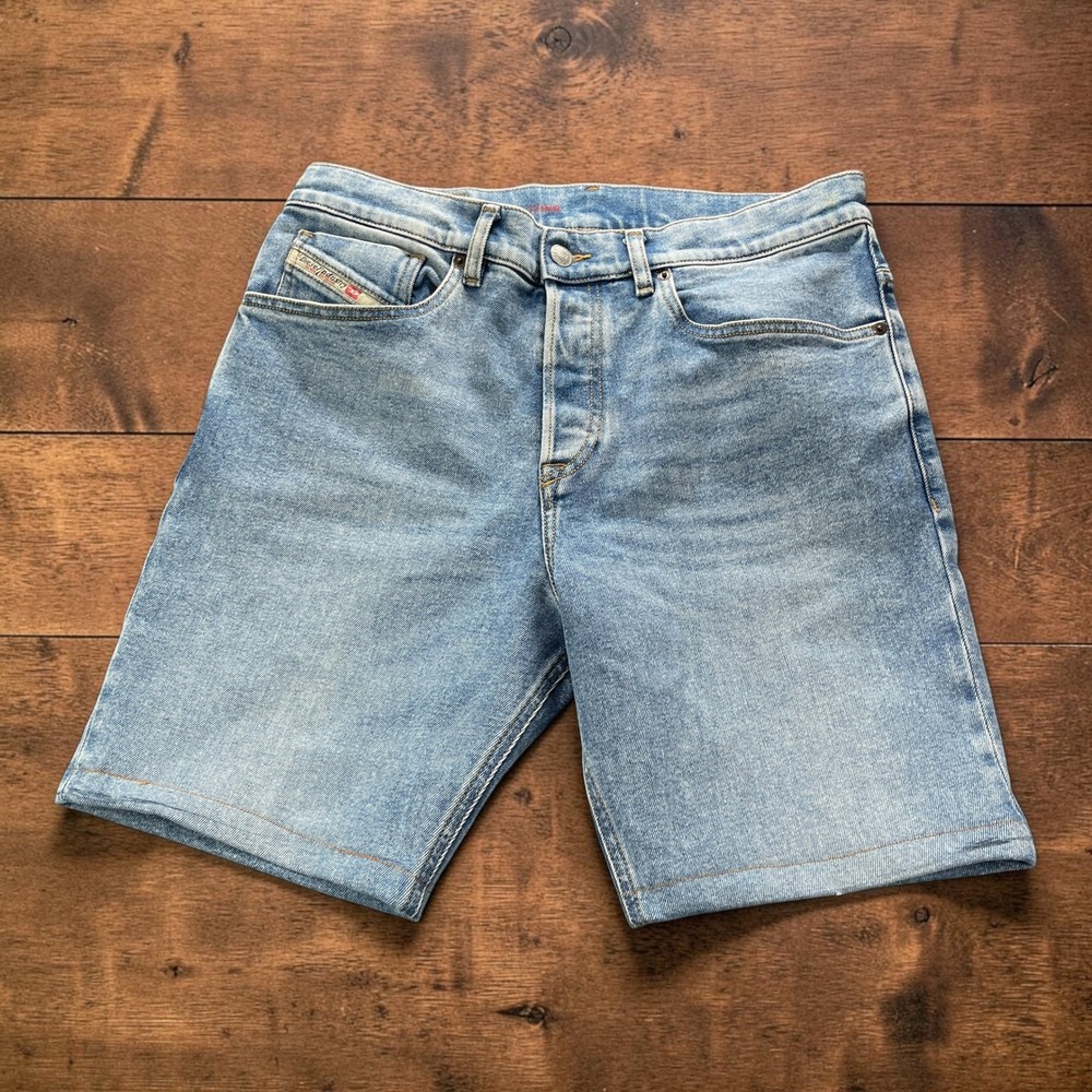 Diesel Denim Bermuda Shorts 8" Mens 32 Light Wash Button Fly Cotton Blend Blue